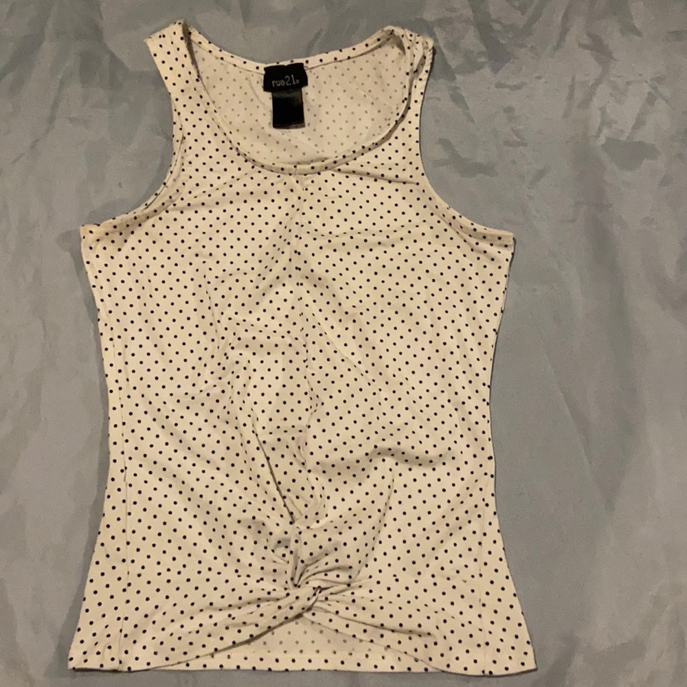 🌸3/$15 Cute Polka dot twist top